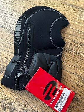 Pinnacle 7mm merino lined zippered hood size medium